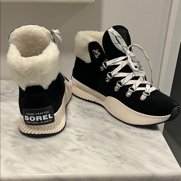 Sorel Black and White Winter Boots - Picture 2 of 6